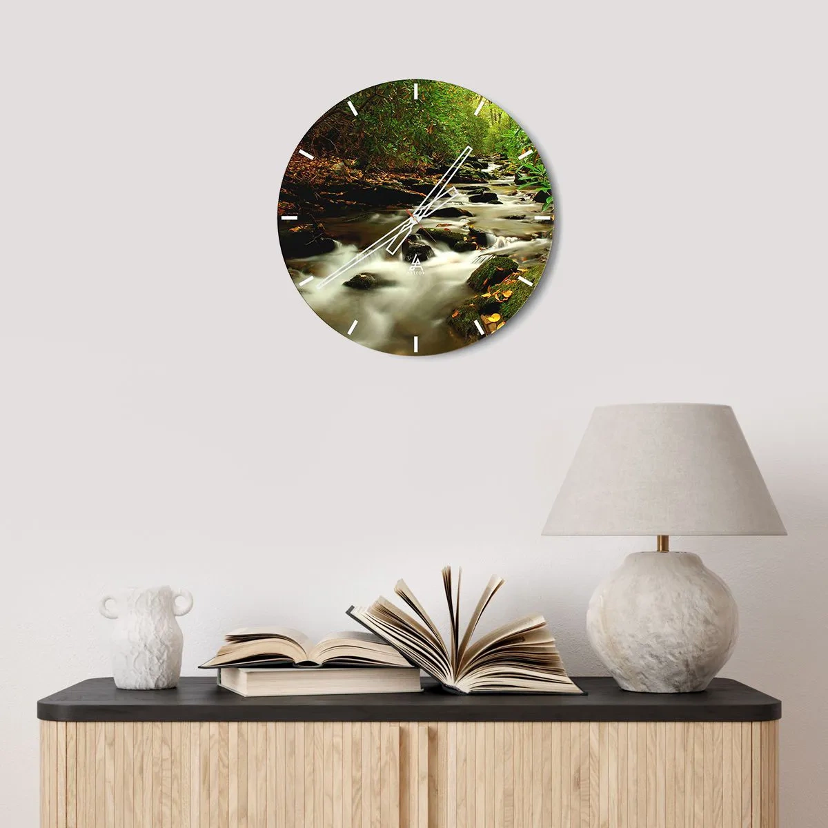 Wanduhr - Glasuhr - Ein Waldbach, umgeben von Grün - 30x30cm - Wie flüssiges Silber - Moderne Wanddekoration für Wohnzimmer, Küche und Schlafzimmer ARTTOR