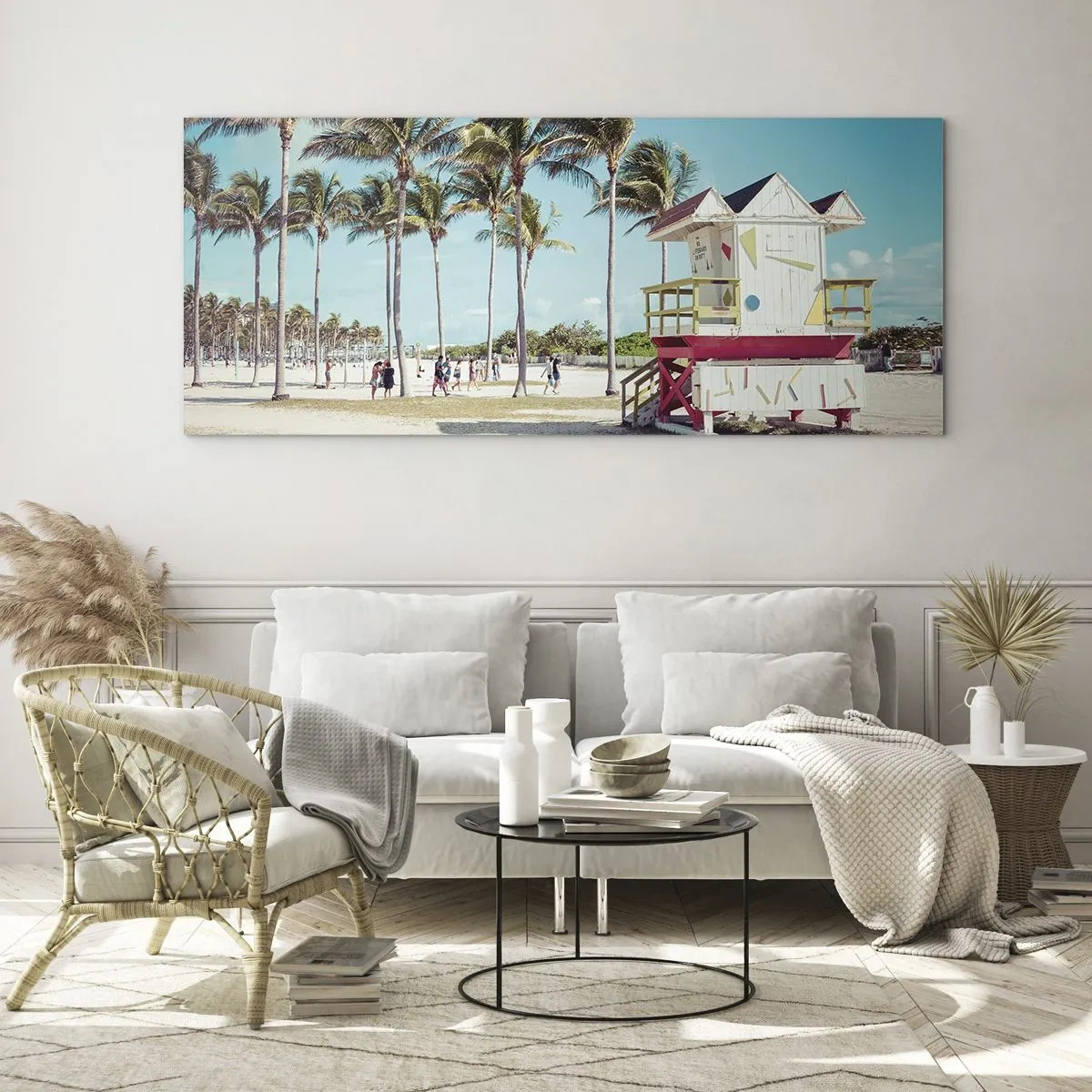 Glasbild - Bild auf glas - Ein Strand mit Palmen und einem Rettungsschwimmerturm im Hintergrund - 160x50cm - Dir steht ein schöner Tag bevor - Moderne Wanddekoration für Wohnzimmer und Schlafzimmer ARTTOR