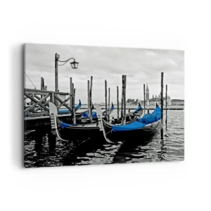 Bild auf Leinwand - Leinwandbild - Gondeln in Venedig mit blauen Abdeckungen - 100x70cm - Nachdenkliches Venedig - Moderne Wanddekoration für Wohnzimmer und Schlafzimmer ARTTOR