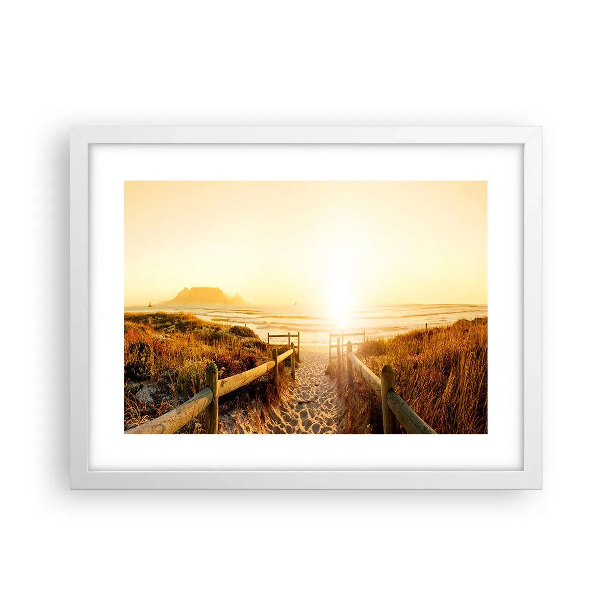 Poster in einem weißen Rahmen - Über die Düne, der Sonne entgegen - 40x30 cm