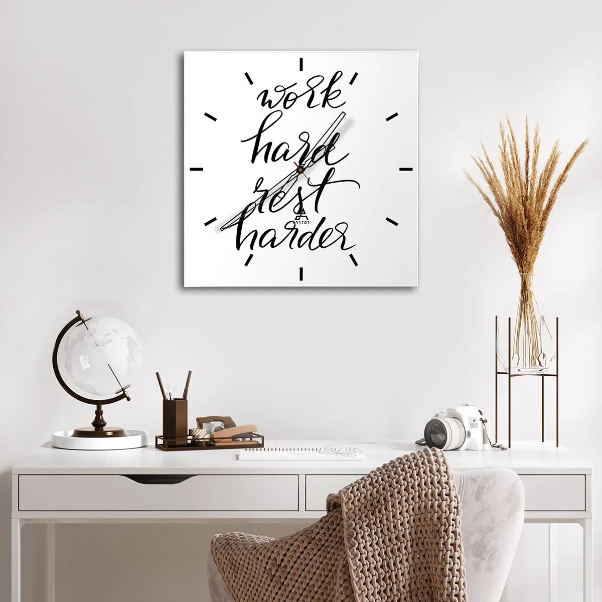 Wanduhr - Glasuhr - Zitat „Arbeite hart, ruhe dich härter aus“ auf weißem Hintergrund - 30x30cm - Lebensbalance - Moderne Wanddekoration für Wohnzimmer und Schlafzimmer ARTTOR