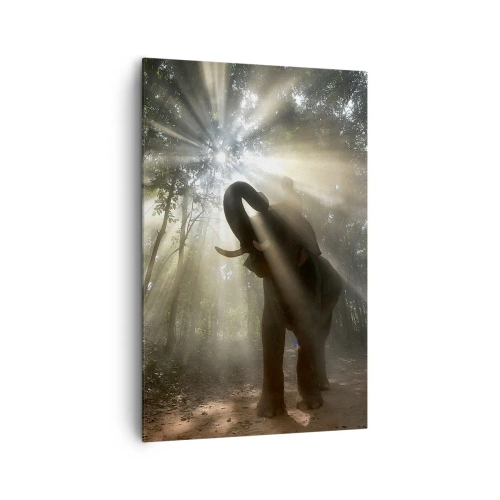 Bild auf Leinwand - Leinwandbild - Ein Elefant im Wald, umgeben von Lichtstrahlen im Morgennebel - 80x120cm - Unter dem Glücksstern - Moderne Wanddekoration für Wohnzimmer und Schlafzimmer ARTTOR