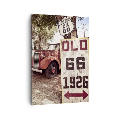 Bild auf Leinwand - Leinwandbild - Retro-Auto und Route 66-Schild in rustikalem Ambiente - 50x70cm - Die Legende der amerikanischen Provinz - Moderne Wanddekoration für Wohnzimmer und Schlafzimmer ARTTOR