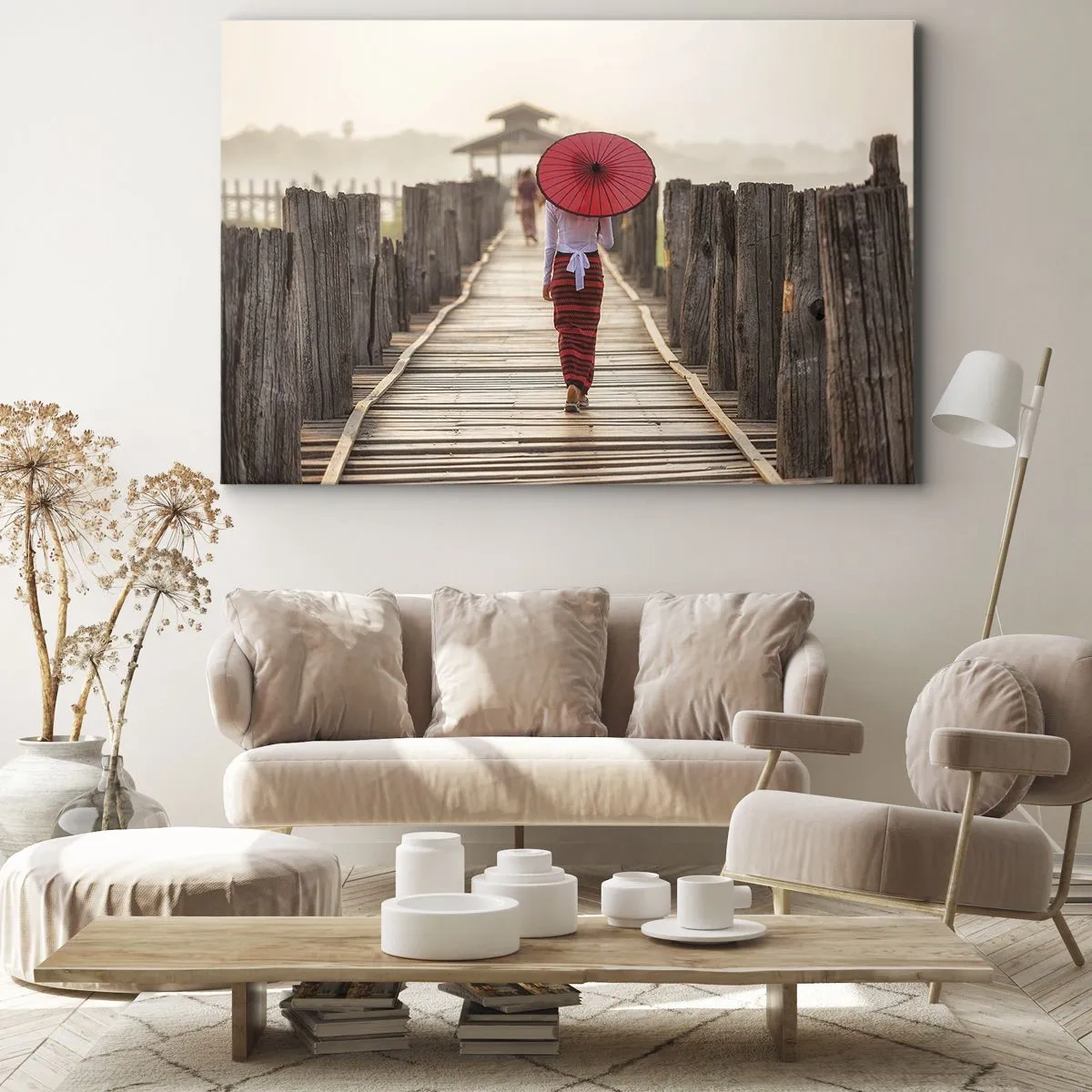 Bild auf Leinwand - Leinwandbild - Eine Frau mit einem roten Regenschirm auf einer Holzbrücke - 70x50cm - Auf der alten Brücke - Moderne Wanddekoration für Wohnzimmer und Schlafzimmer ARTTOR
