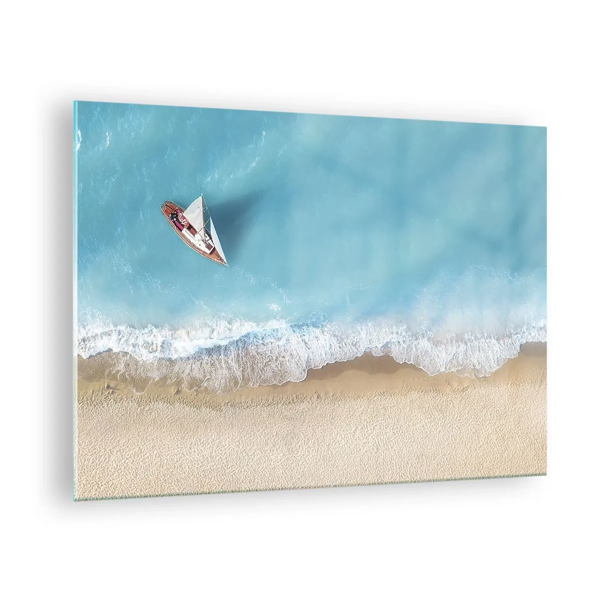 Glasbild - Bild auf glas - Ein Segelboot auf dem azurblauen Meer an einem Sandstrand - 70x50cm - An der Grenze von Blau und Gold - Moderne Wanddekoration für Wohnzimmer und Schlafzimmer ARTTOR