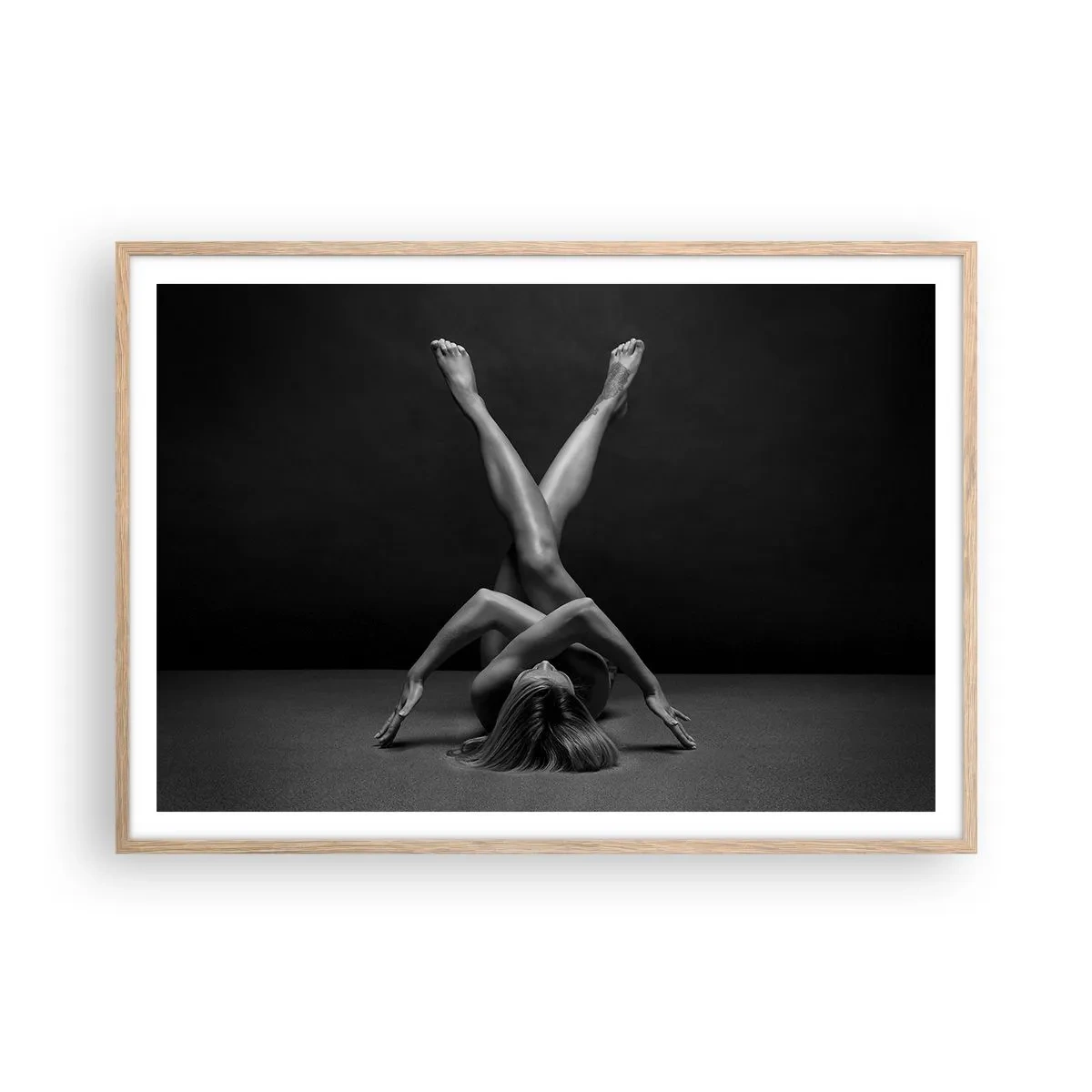 Poster in einem Rahmen aus heller Eiche - Die Geometrie der Nacktheit - 100x70 cm