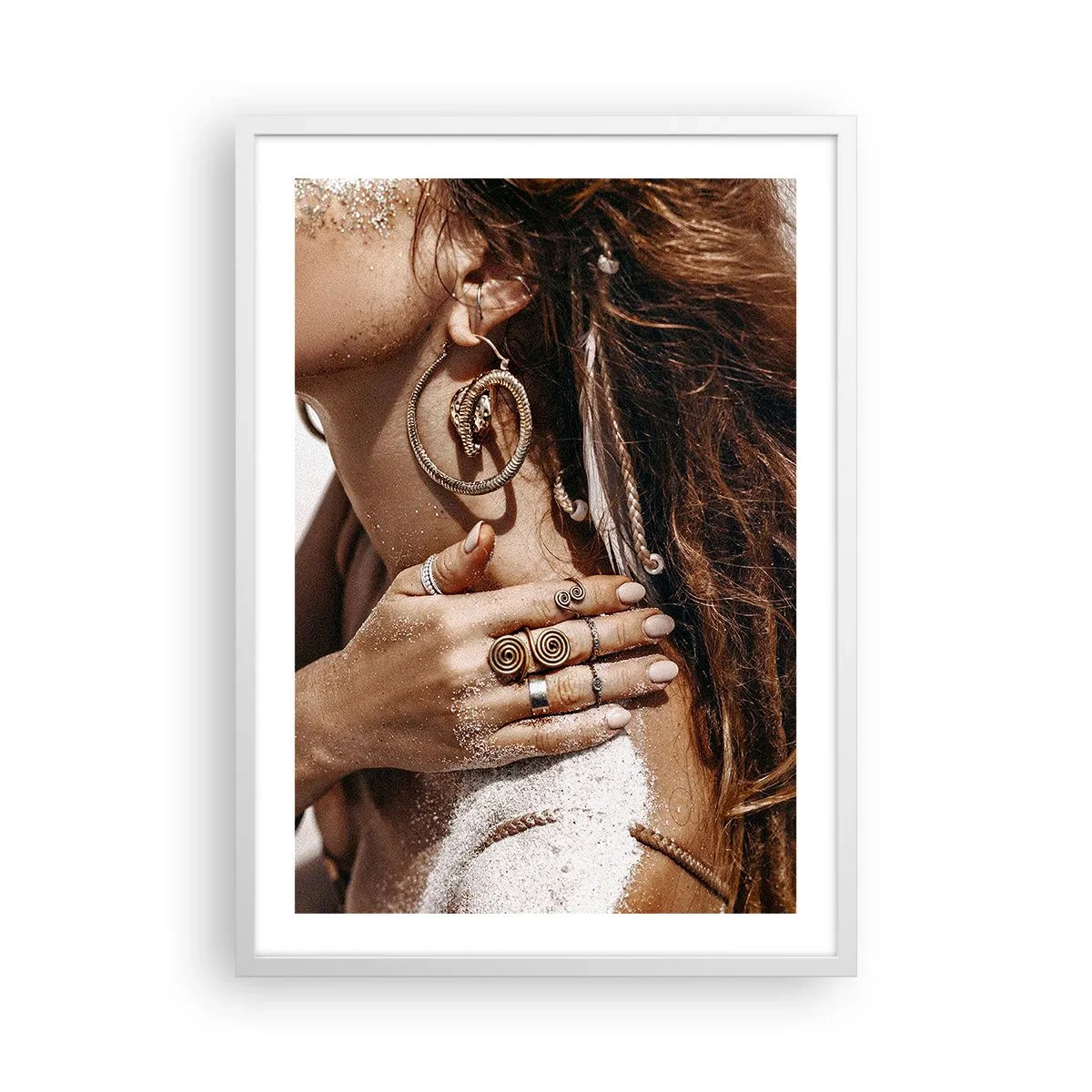 Poster in einem weißen Rahmen - Königin des wilden Strandes - 50x70 cm