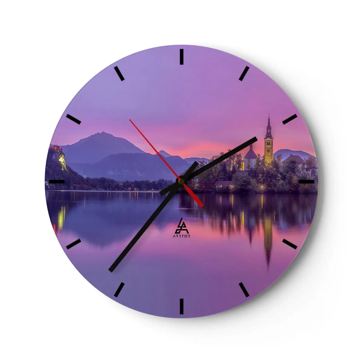 Wanduhr - Glasuhr - Eine Insel mit einer Kirche auf einem See in der Abenddämmerung mit violettem Himmel - 30x30cm - Eine märchenhafte Insel in der Abenddämmerung - Moderne Wanddekoration für Wohnzimmer, Küche und Schlafzimmer ARTTOR