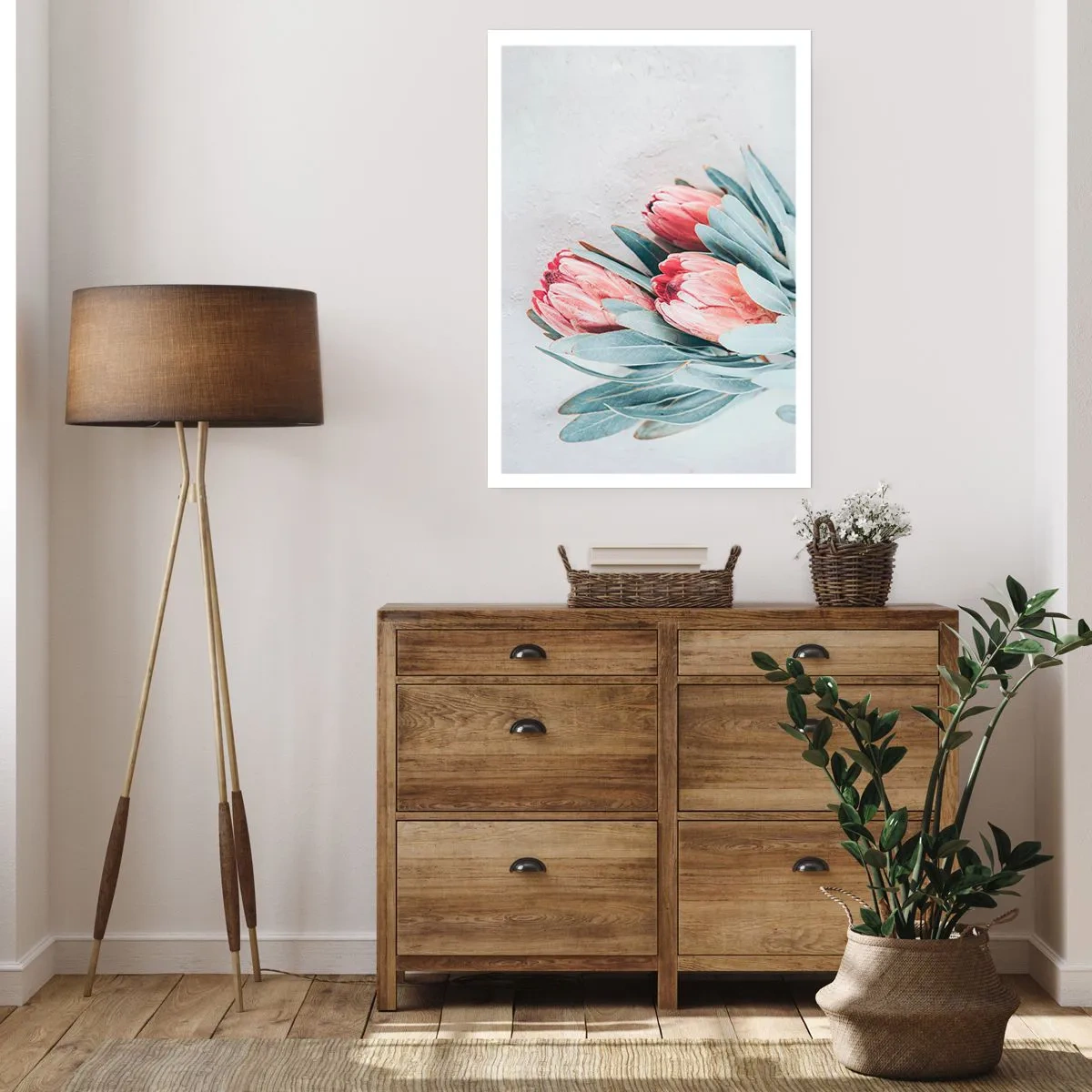 Poster - Eine subtile Komposition aus Protea-Blüten auf hellem Hintergrund - 50x70cm - Schämen sich für ihre eigene Schönheit - Moderne Wanddekoration für Wohnzimmer und Schlafzimmer ARTTOR