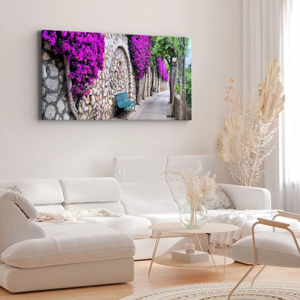 Bild auf Leinwand - Leinwandbild - Ein Steinweg mit einer Bank und blühenden lila Blumen - 140x50cm - Lass uns so schnell wie möglich treffen - Moderne Wanddekoration für Wohnzimmer und Schlafzimmer ARTTOR