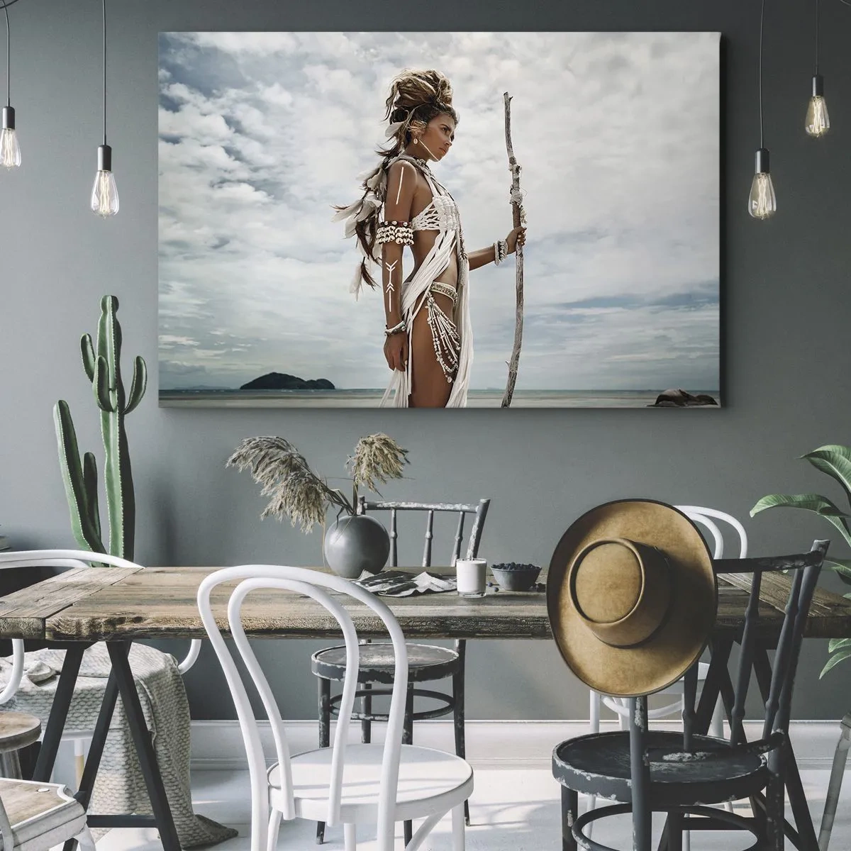 Bild auf Leinwand - Leinwandbild - Stilisierte Frau am Strand mit ethnischen Ornamenten und einem Stock - 120x80cm - Königin der Tropen - Moderne Wanddekoration für Wohnzimmer und Schlafzimmer ARTTOR