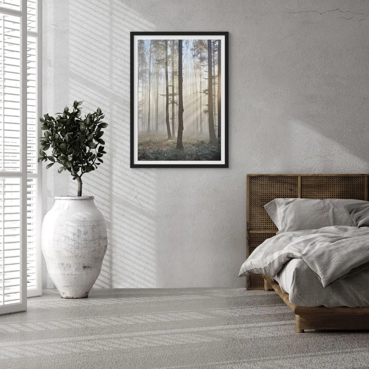 Poster in einem schwarzem Rahmen - Ein nebliger Morgen im Wald mit Sonnenstrahlen - 50x70cm - Der Nebel ist auch aufgewacht - Moderne Wanddekoration für Wohnzimmer und Schlafzimmer ARTTOR
