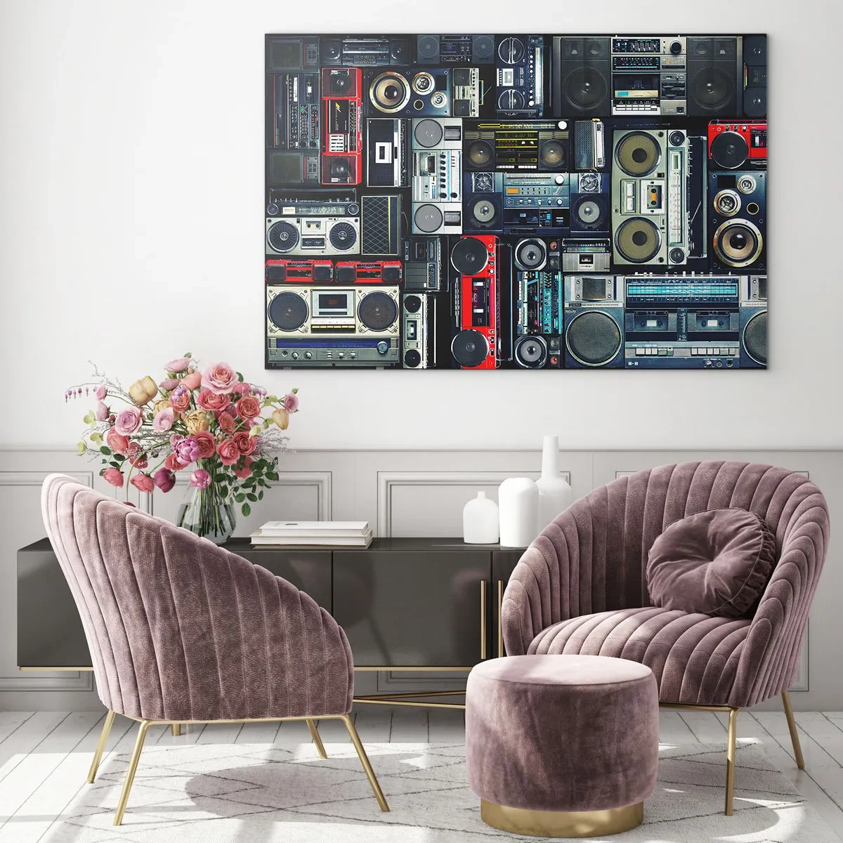 Glasbild - Bild auf glas - Eine Collage aus Retro-Radios und Tonbandgeräten auf dunklem Hintergrund. - 100x70cm - Sehnsucht nach den 1980er Jahren - Moderne Wanddekoration für Wohnzimmer und Schlafzimmer ARTTOR