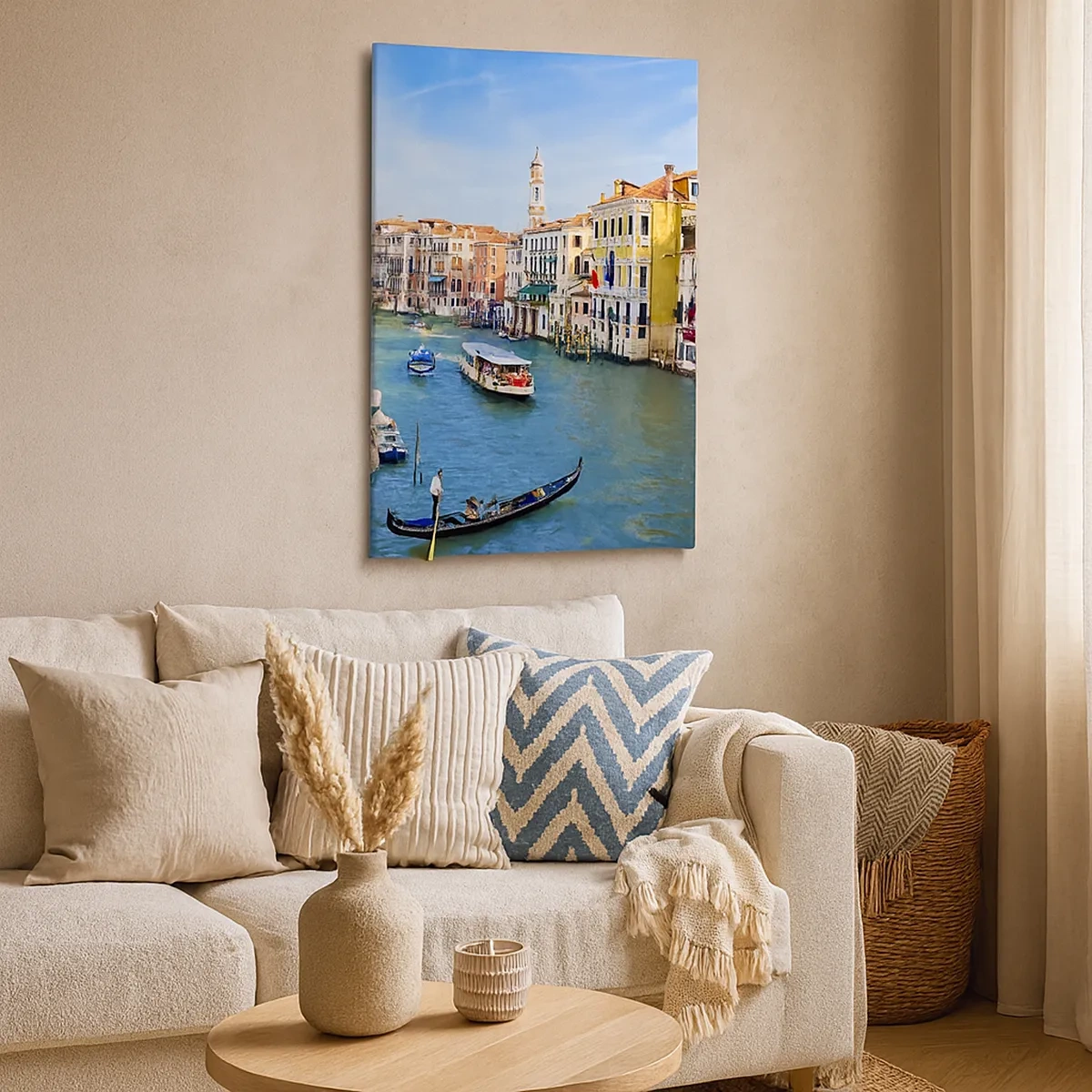 Bild auf Leinwand - Leinwandbild - Ein venezianischer Kanal mit einer Gondel und farbenfrohen Gebäuden - 50x70cm - Der einzigartige Verkehr der Welt - Moderne Wanddekoration für Wohnzimmer und Schlafzimmer ARTTOR