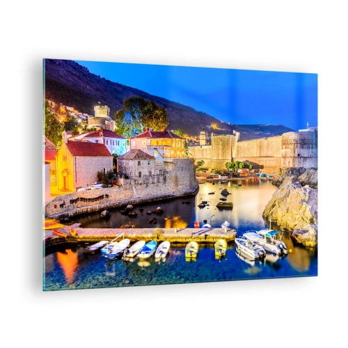 Glasbild - Bild auf glas - Abendpanorama von Dubrovnik mit Booten und Stadtmauern - 70x50cm - Beleuchtete Nacht an der Adria - Moderne Wanddekoration für Wohnzimmer und Schlafzimmer ARTTOR