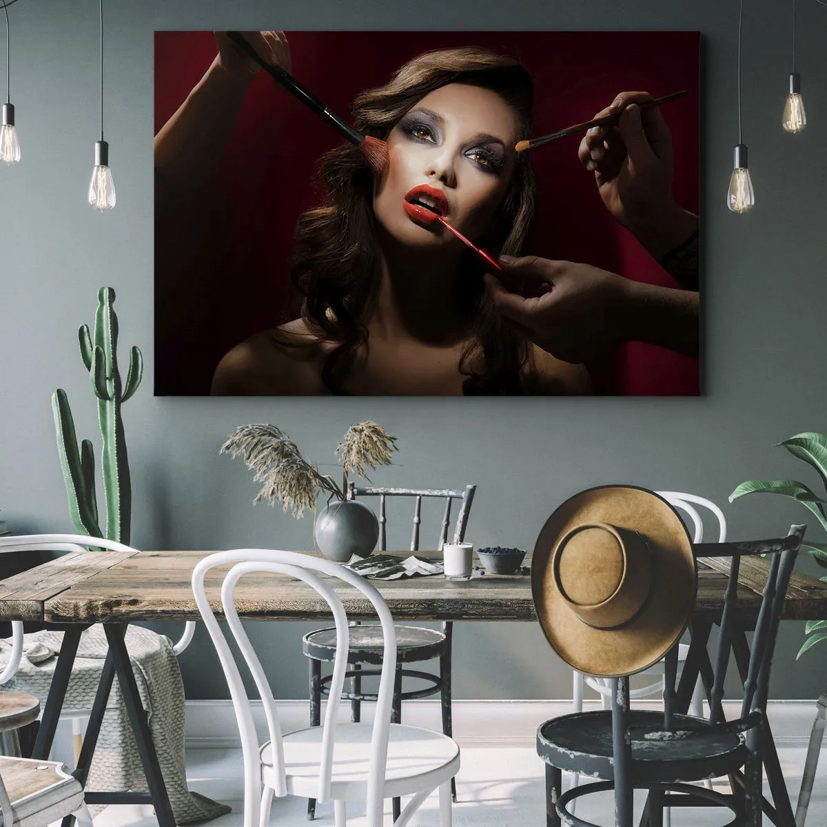 Bild auf Leinwand - Leinwandbild - Stilvolles Porträt einer Frau beim Schminken vor dunklem Hintergrund - 120x80cm - Verträumt schön - Moderne Wanddekoration für Wohnzimmer und Schlafzimmer ARTTOR