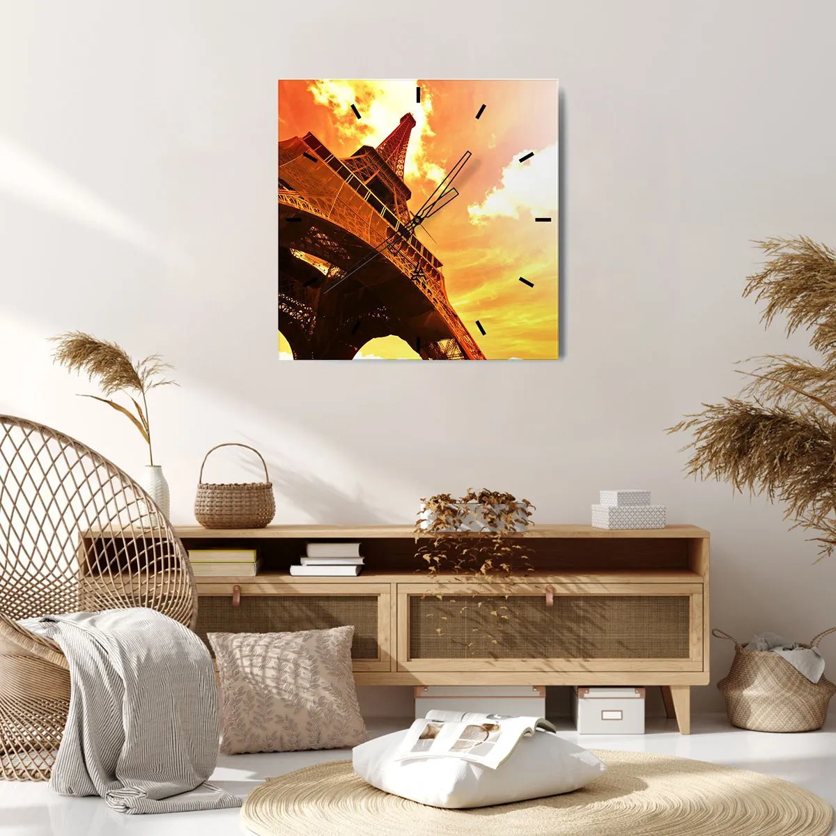Wanduhr - Glasuhr - Der Eiffelturm vor einem goldenen Himmel bei Sonnenuntergang - 30x30cm - Monumental, weil es mit der Sonne vergoldet ist - Moderne Wanddekoration für Wohnzimmer und Schlafzimmer ARTTOR
