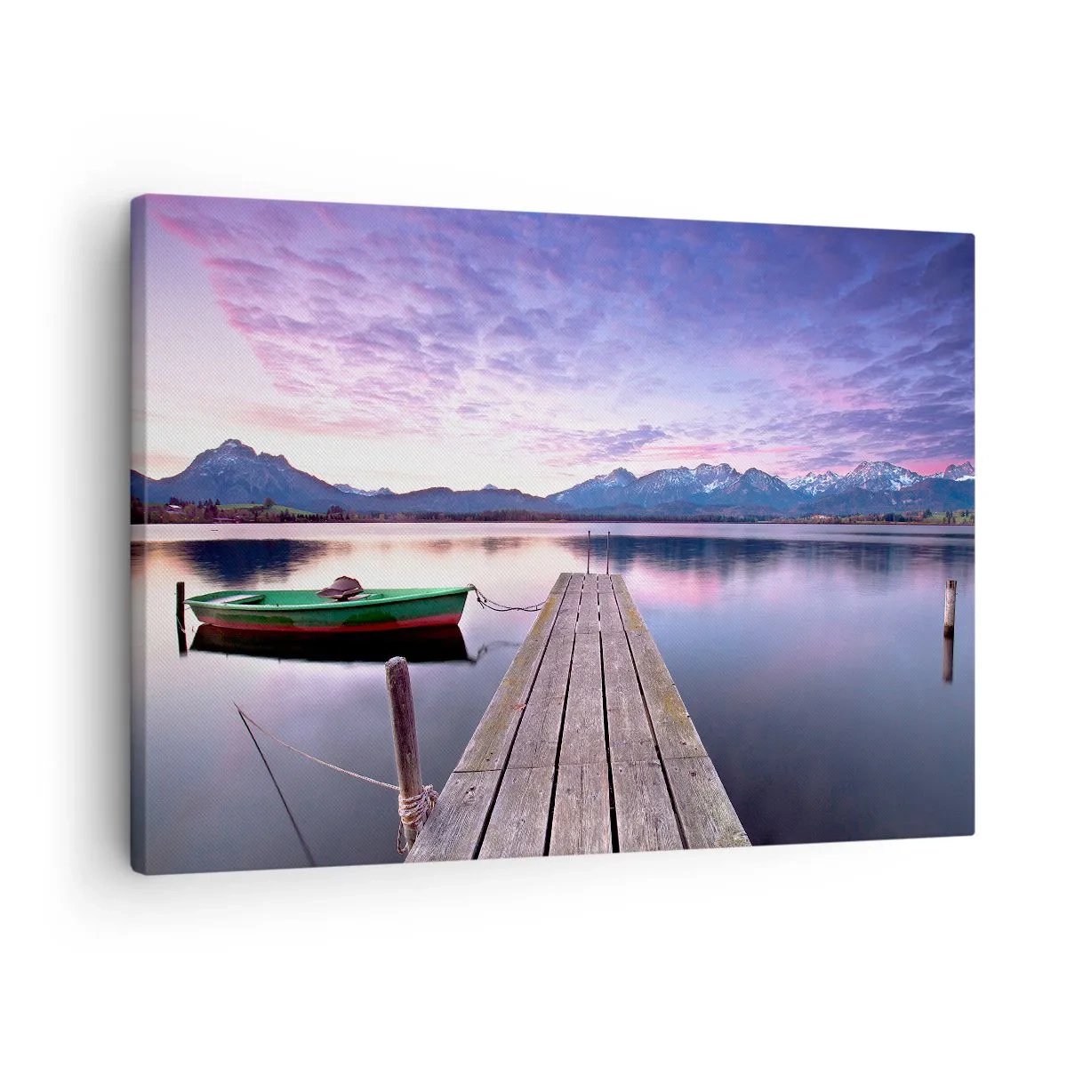 Bild auf Leinwand - Leinwandbild - Ein Holzsteg mit einem Boot auf einem von Bergen umgebenen See bei Sonnenuntergang - 70x50cm - Freundliche Stille - Moderne Wanddekoration für Wohnzimmer und Schlafzimmer ARTTOR