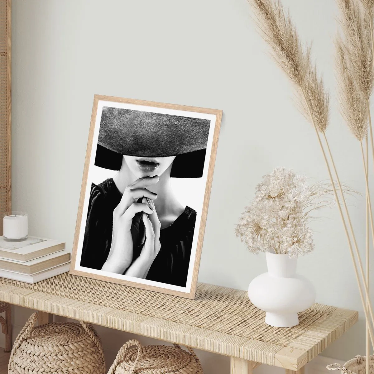 Poster in einem Rahmen aus heller Eiche - Versteckte Schönheit - 70x100 cm
