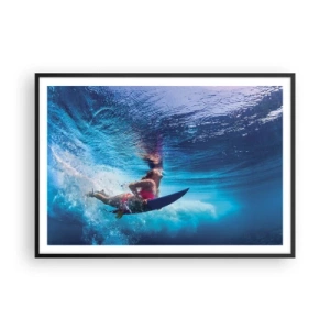 Poster in einem schwarzem Rahmen - Ein Surfer unter Wasser in einer dynamischen Komposition in Blautönen. - 100x70cm - Tiefe der Freude - Moderne Wanddekoration für Wohnzimmer und Schlafzimmer ARTTOR