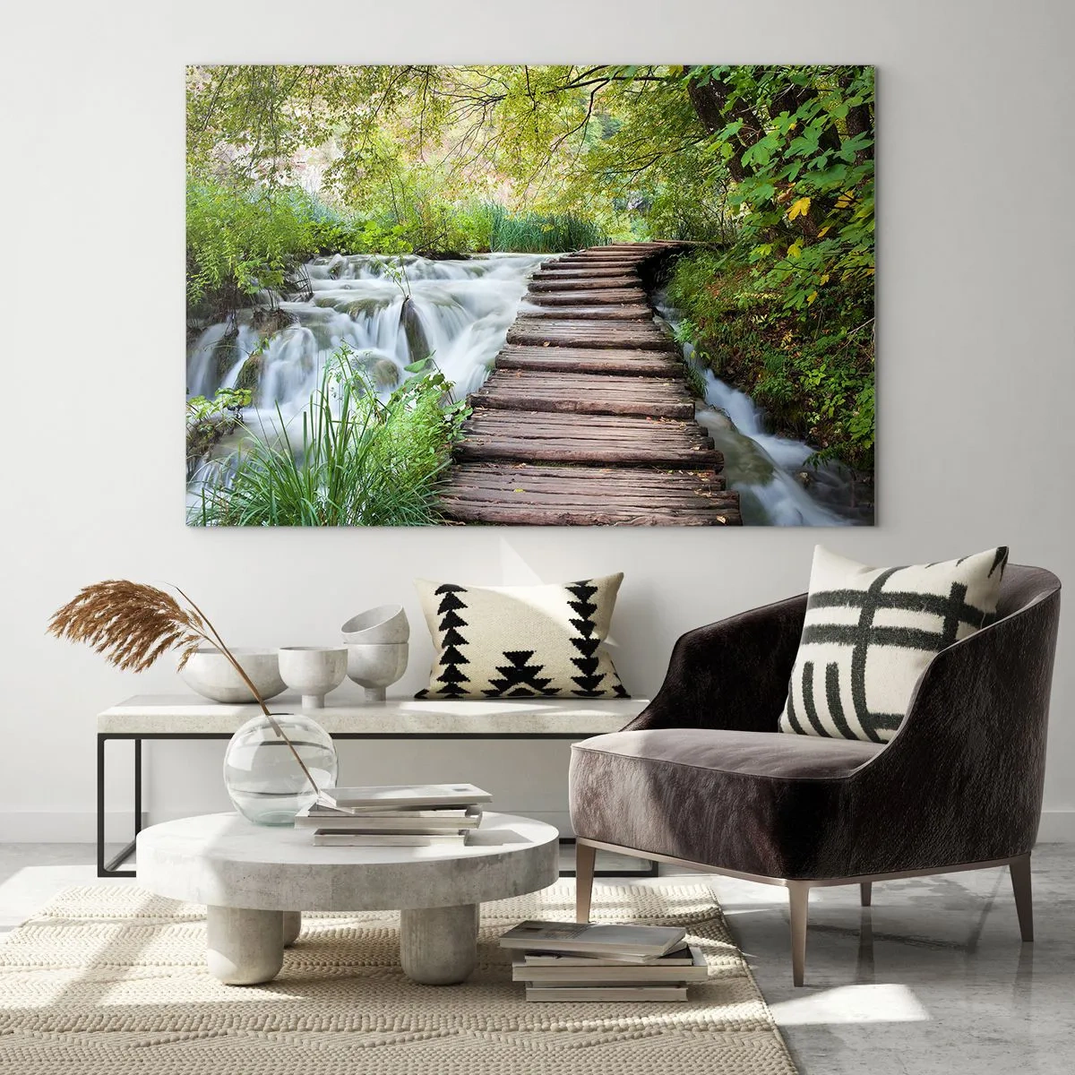 Glasbild - Bild auf glas - Eine Brücke im Wald über einen Bach - 100x70cm - Das Wasser ist überhaupt nicht ruhig - Moderne Wanddekoration für Wohnzimmer und Schlafzimmer ARTTOR