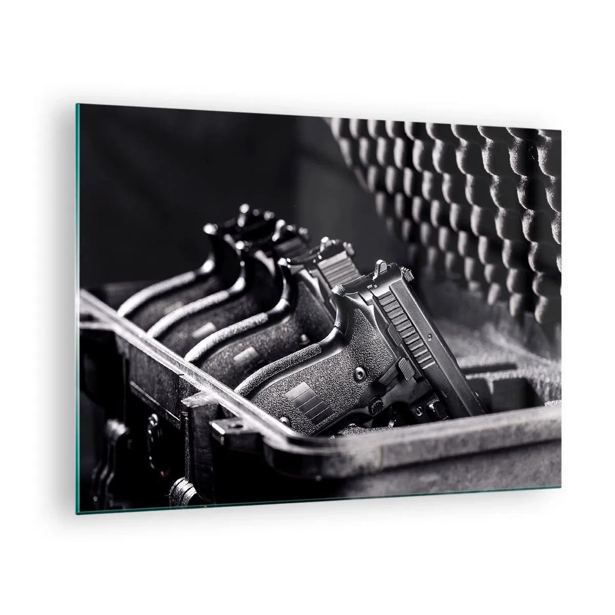 Glasbild - Bild auf glas - Schwarze Pistolen in einem Koffer vor einem Hintergrund aus Schutzschaum - 70x50cm - Männersport - Moderne Wanddekoration für Wohnzimmer und Schlafzimmer ARTTOR