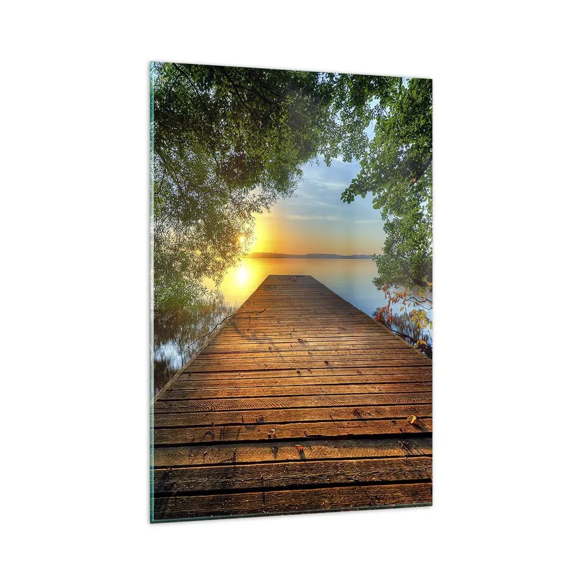 Glasbild - Bild auf glas - Ein von Grün umgebener Holzsteg bei Sonnenuntergang - 80x120cm - Nimm dir Zeit, setz dich hin - Moderne Wanddekoration für Wohnzimmer und Schlafzimmer ARTTOR
