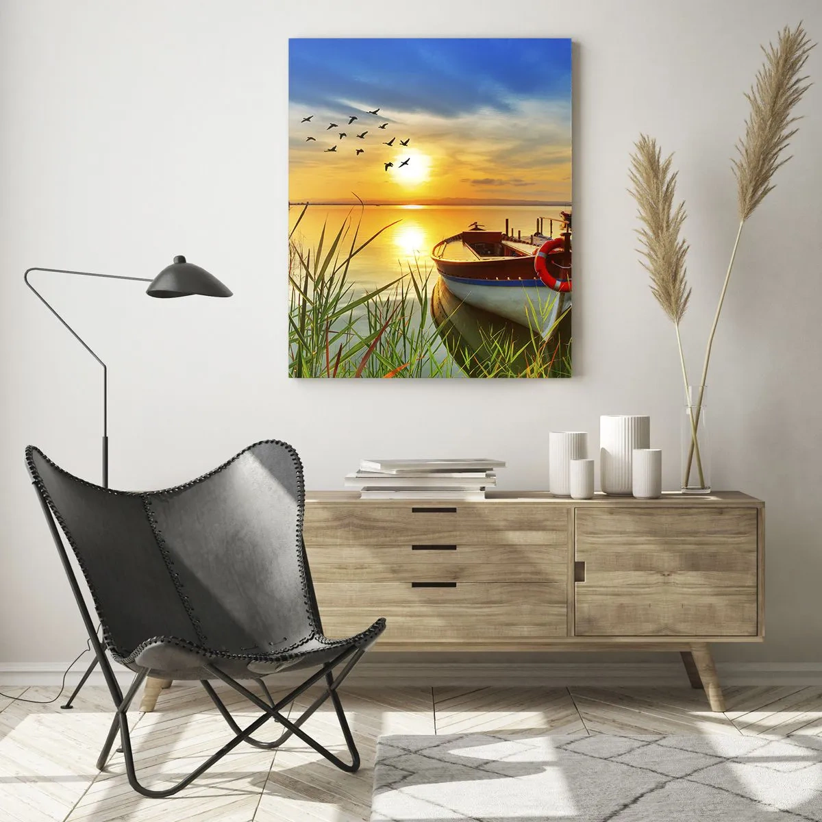 Glasbild - Bild auf glas - Ein Boot am Ufer eines Sees bei Sonnenuntergang - 70x100cm - Die Kormorane fliegen schon weg - Moderne Wanddekoration für Wohnzimmer und Schlafzimmer ARTTOR