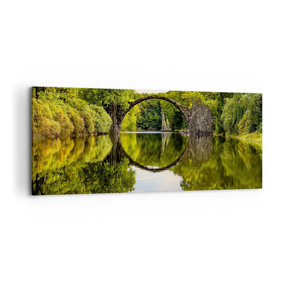 Bild auf Leinwand - Leinwandbild - Eine Steinbrücke über einen Fluss mit einer perfekten Spiegelung im Wasser - 120x50cm - An der Kreuzung zweier Welten - Moderne Wanddekoration für Wohnzimmer und Schlafzimmer ARTTOR