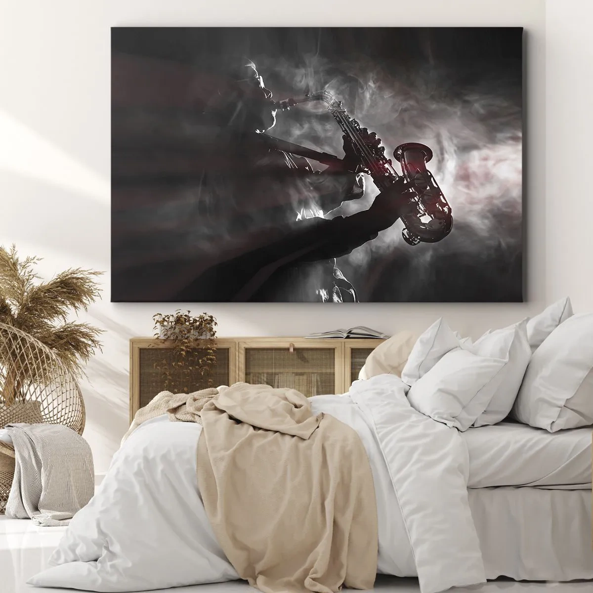 Bild auf Leinwand - Leinwandbild - Saxophonist im Rauch auf der Bühne in stimmungsvollem Schwarz und Rot - 70x50cm - In den Dämpfen des Jazz - Moderne Wanddekoration für Wohnzimmer und Schlafzimmer ARTTOR