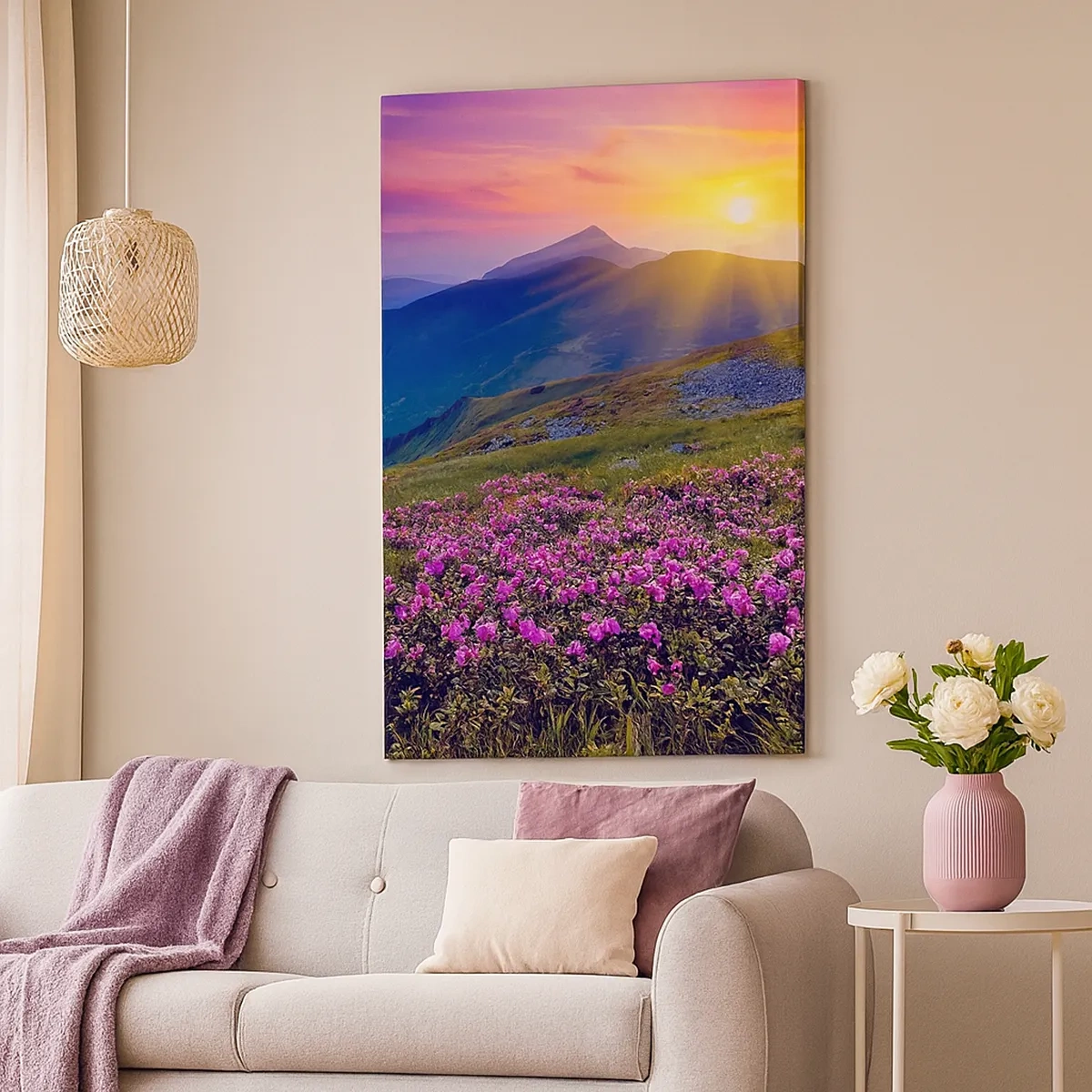 Bild auf Leinwand - Leinwandbild - Eine blühende Wiese mit Blick auf die Berge bei Sonnenuntergang - 50x70cm - … Und drumherum duftet es nach Latschenkiefer und dem Duft von Kräutern - Moderne Wanddekoration für Wohnzimmer und Schlafzimmer ARTTOR
