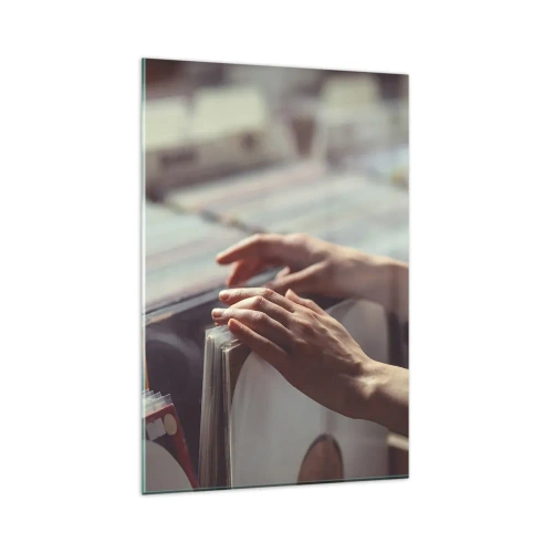 Glasbild - Bild auf glas - Hände blättern durch eine Vinylsammlung - 80x120cm - Auf der Suche nach Emotionen - Moderne Wanddekoration für Wohnzimmer und Schlafzimmer ARTTOR