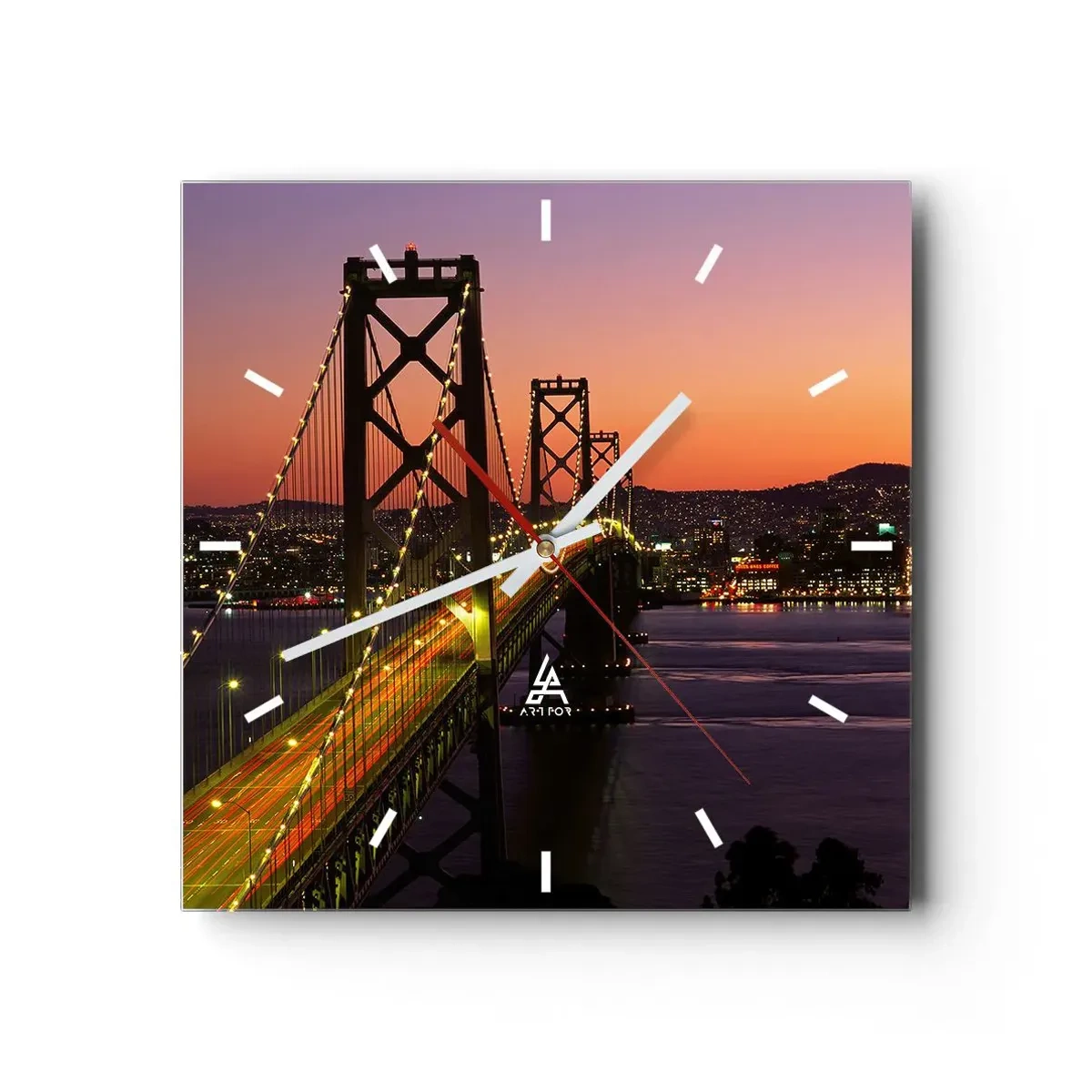 Wanduhr - Glasuhr - Eine nachts beleuchtete Brücke über dem Wasser mit Panoramablick auf die Stadt - 30x30cm - Violetter Abend - Moderne Wanddekoration für Wohnzimmer und Schlafzimmer ARTTOR