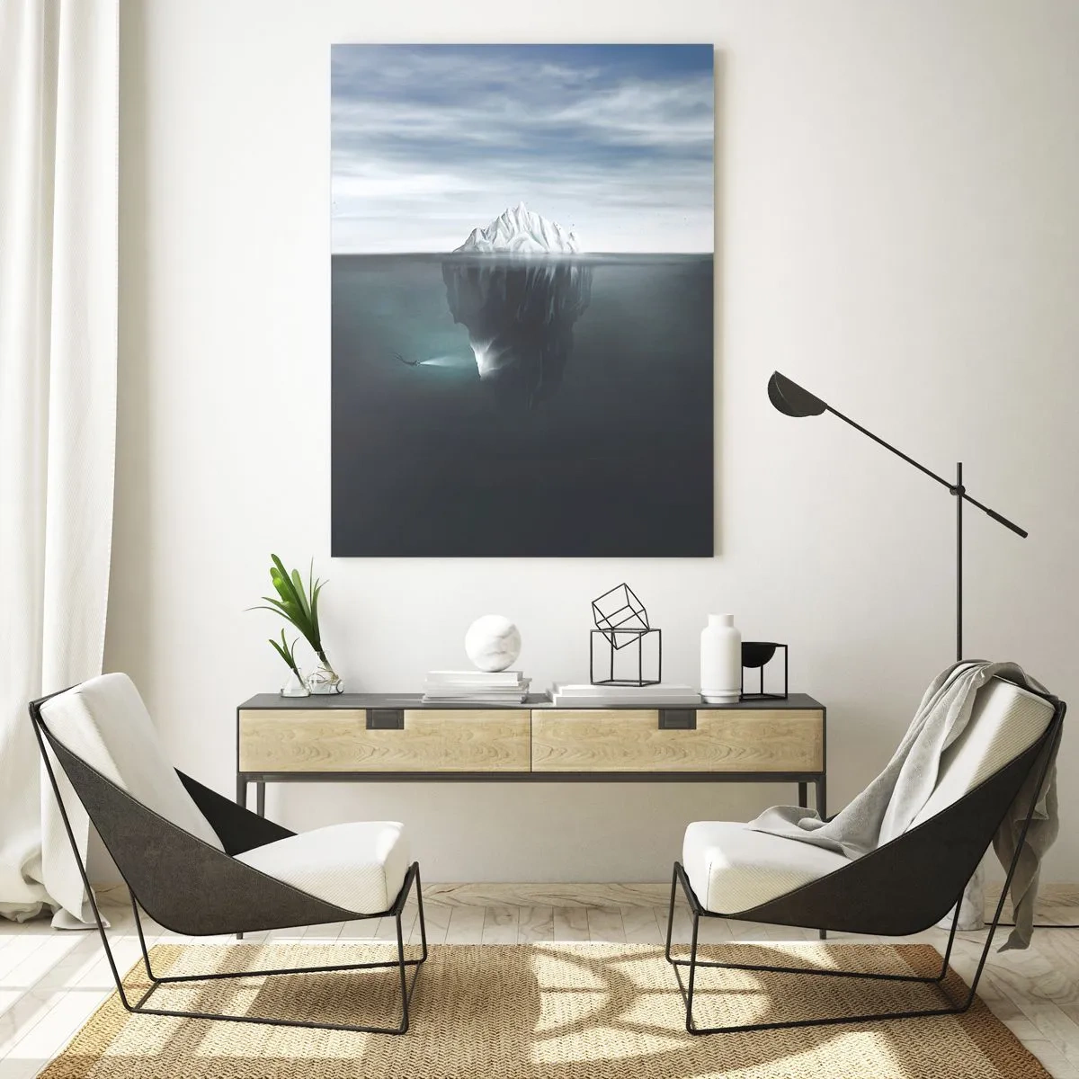 Glasbild - Bild auf glas - Ein Eisberg im Wasser mit einem Taucher und einem Suchscheinwerfer unter der Oberfläche. - 80x120cm - Unterwassergeheimnis - Moderne Wanddekoration für Wohnzimmer und Schlafzimmer ARTTOR