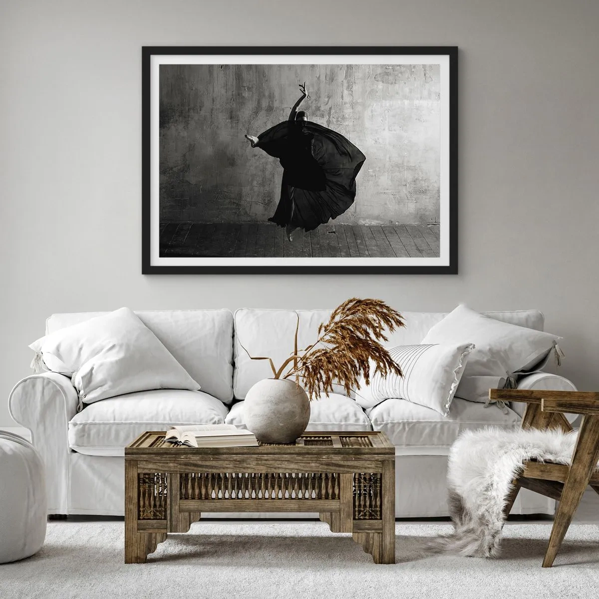 Poster in einem schwarzem Rahmen - Schwarz-weiße Silhouette einer Tänzerin in Bewegung vor einem Wandhintergrund - 70x50cm - Leidenschaftlicher Gürtel - Moderne Wanddekoration für Wohnzimmer und Schlafzimmer ARTTOR
