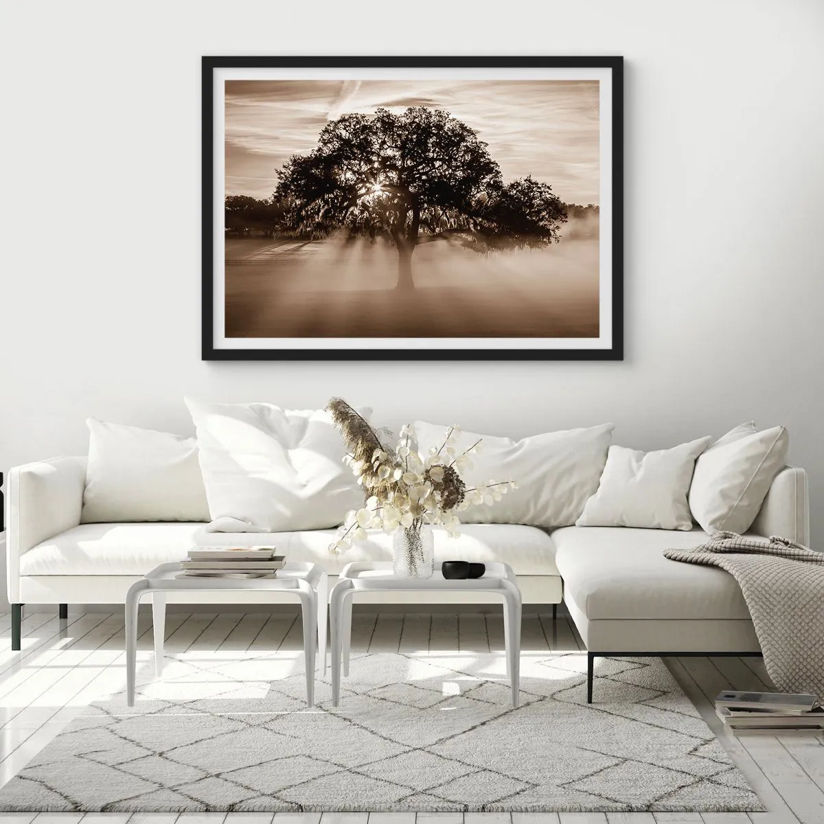 Poster in einem schwarzem Rahmen - Sonnenstrahlen scheinen durch einen einsamen Baum - 70x50cm - Baum der guten Nachrichten  - Moderne Wanddekoration für Wohnzimmer und Schlafzimmer ARTTOR