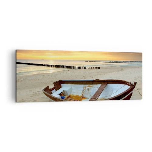 Bild auf Leinwand - Leinwandbild - Ein Boot an einem Sandstrand bei Sonnenuntergang - 140x50cm - Es gibt keine schöneren Strände - Moderne Wanddekoration für Wohnzimmer und Schlafzimmer ARTTOR