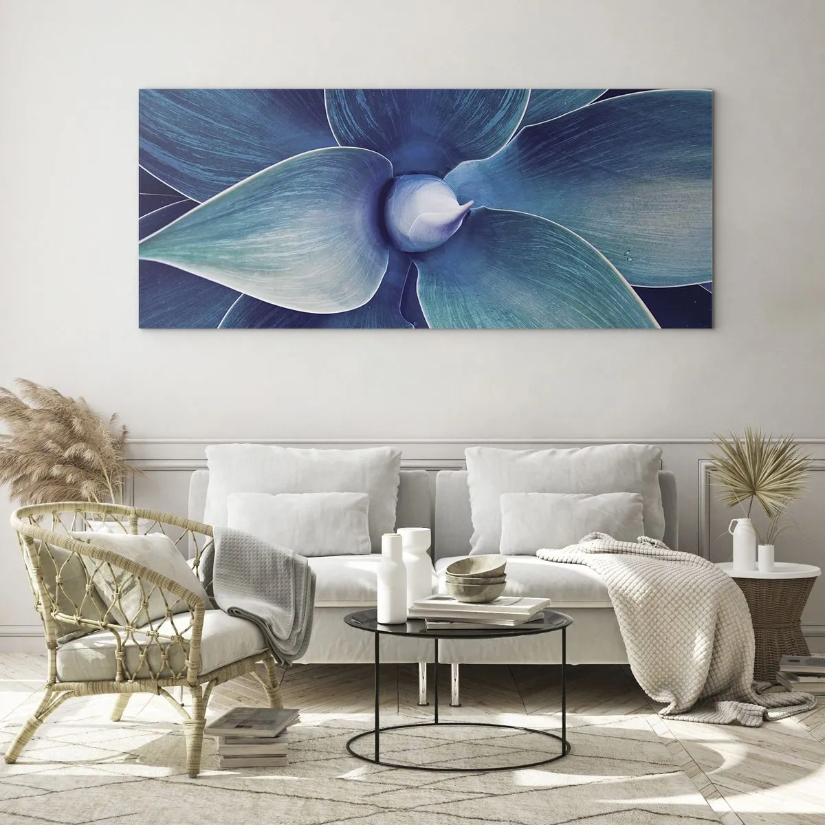 Glasbild - Bild auf glas - Nahaufnahme einer abstrakten Blume in Blautönen - 140x50cm - Bläulich vom Himmel - Moderne Wanddekoration für Wohnzimmer und Schlafzimmer ARTTOR