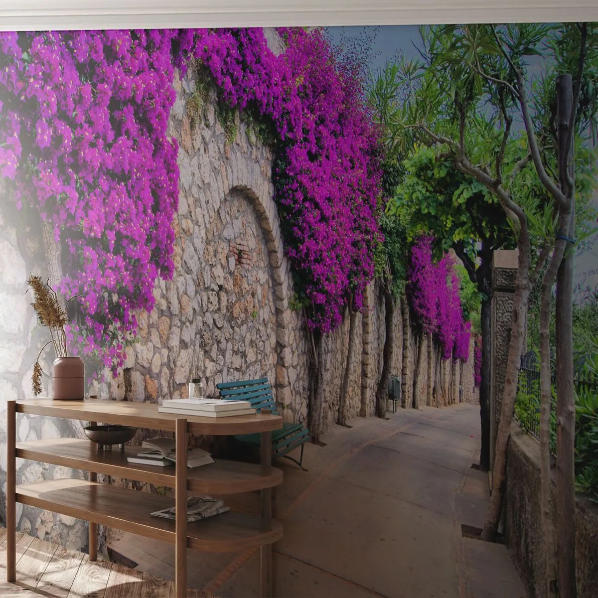 Fototapete Premium Sand - Ein Steinweg mit einer Bank und lila Bougainvillea - 100x70cm - Lass uns so schnell wie möglich treffen - Moderne Wanddekoration für Wohnzimmer und Schlafzimmer ARTTOR