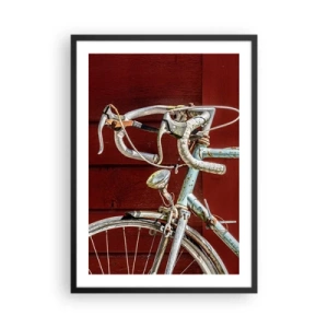 Poster in einem schwarzem Rahmen - Ein altes rostiges Fahrrad vor einer roten Holzwand - 50x70cm - Geschaffen um zu siegen - Moderne Wanddekoration für Wohnzimmer und Schlafzimmer ARTTOR