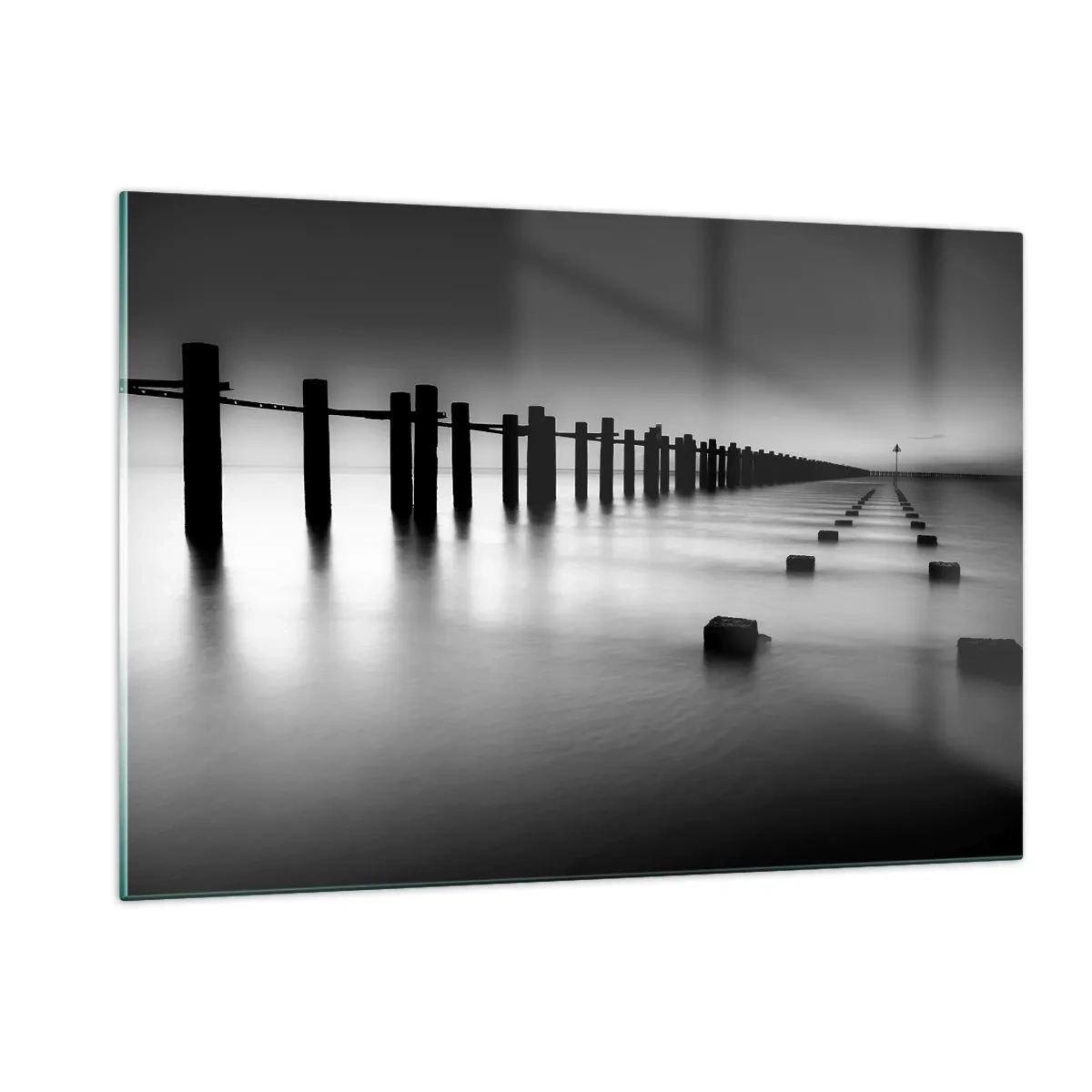 Glasbild - Bild auf glas - Ein minimalistischer schwarz-weißer Pier auf ruhigem Wasser - 120x80cm - Graue Distanz im Nebel - Moderne Wanddekoration für Wohnzimmer und Schlafzimmer ARTTOR