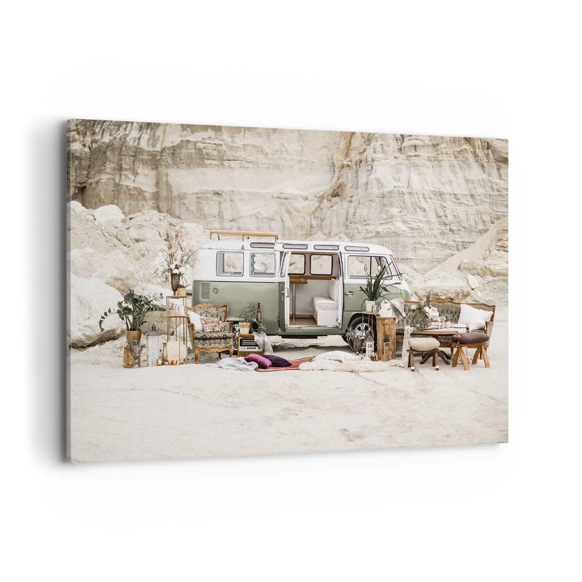 Bild auf Leinwand - Leinwandbild - Ein Retro-Camper im Boho-Design vor einer felsigen Landschaft. - 120x80cm - Es ist die Zeit, die Reise zu beginnen - Moderne Wanddekoration für Wohnzimmer und Schlafzimmer ARTTOR