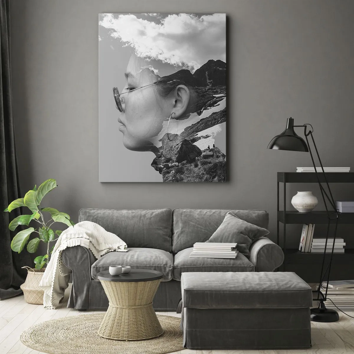 Bild auf Leinwand - Leinwandbild - Eine Schwarz-Weiß-Komposition mit der Silhouette einer Frau und einer Berglandschaft. - 50x70cm - Top und bewölktes Porträt - Moderne Wanddekoration für Wohnzimmer und Schlafzimmer ARTTOR