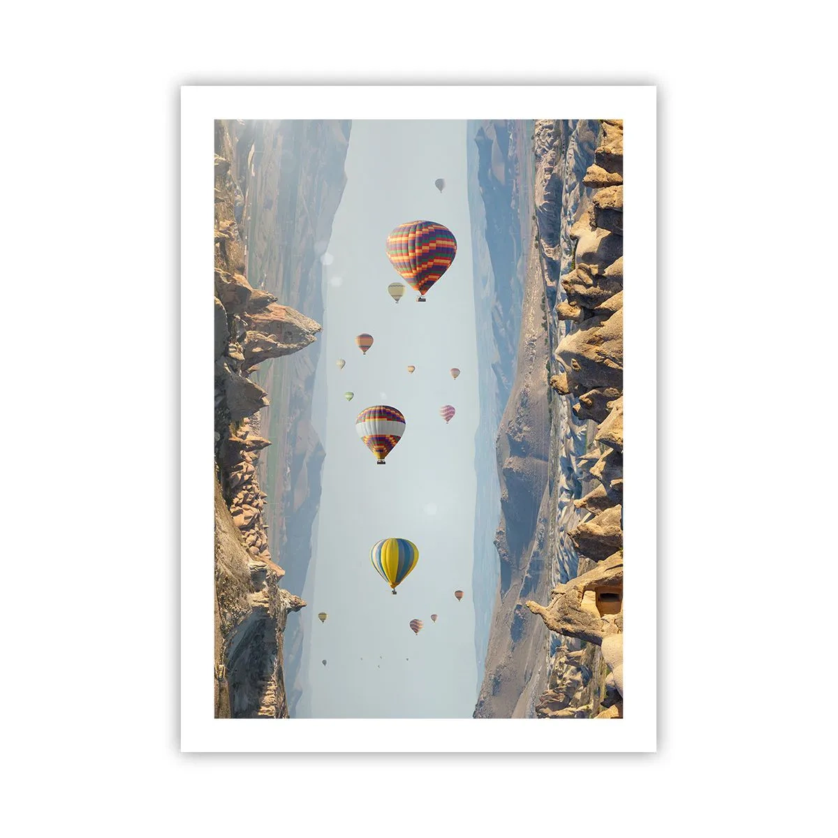 Poster - Heißluftballons schweben über felsigem Gelände - 50x70cm - Hier ist alles möglich - Moderne Wanddekoration für Wohnzimmer und Schlafzimmer ARTTOR