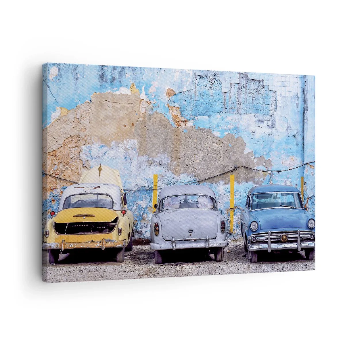 Bild auf Leinwand - Leinwandbild - Alte Autos vor dem Hintergrund einer zerstörten Mauer - 70x50cm - Treffen der Veteranen - Moderne Wanddekoration für Wohnzimmer und Schlafzimmer ARTTOR