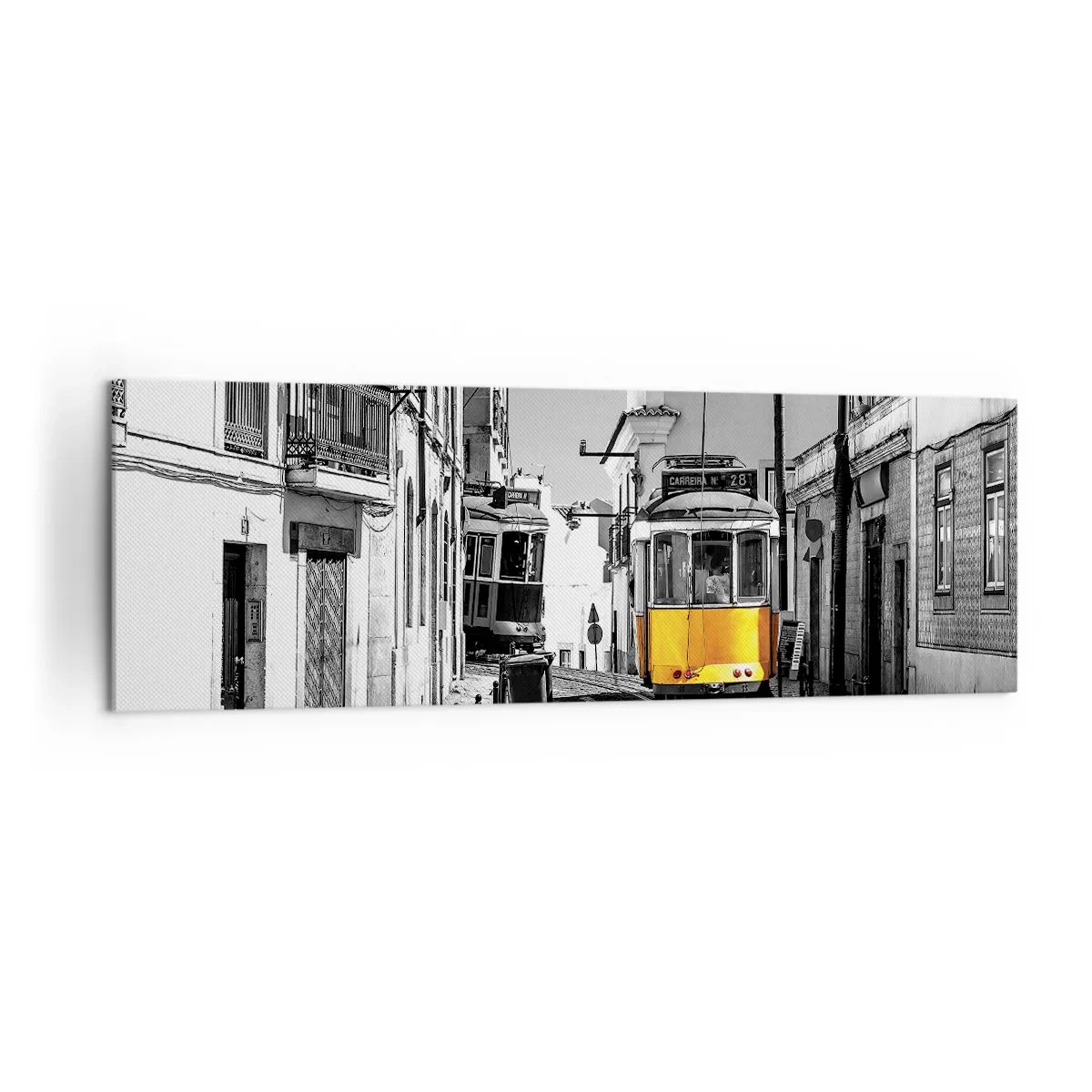 Bild auf Leinwand - Leinwandbild - Eine gelbe Straßenbahn auf den Straßen von Lissabon in einer monochromen Umgebung - 160x50cm - Der Geist von Lissabon - Moderne Wanddekoration für Wohnzimmer und Schlafzimmer ARTTOR