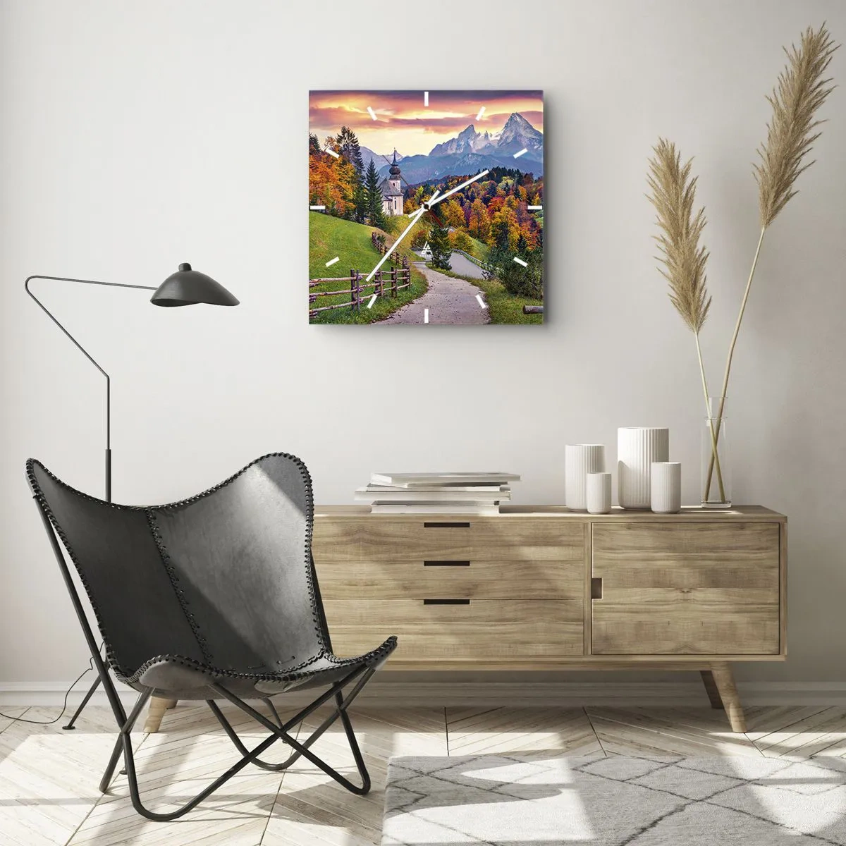 Wanduhr - Glasuhr - Herbstliche Berglandschaft mit Kapelle und Sonnenuntergang - 30x30cm - Landschaftsartige Malerei - Moderne Wanddekoration für Wohnzimmer und Schlafzimmer ARTTOR