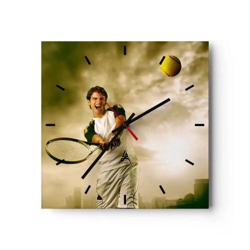 Wanduhr - Glasuhr - Tennisspieler in Aktion während eines Spiels vor dem Hintergrund einer urbanen Landschaft - 30x30cm - Energie und Freude - Moderne Wanddekoration für Wohnzimmer und Schlafzimmer ARTTOR
