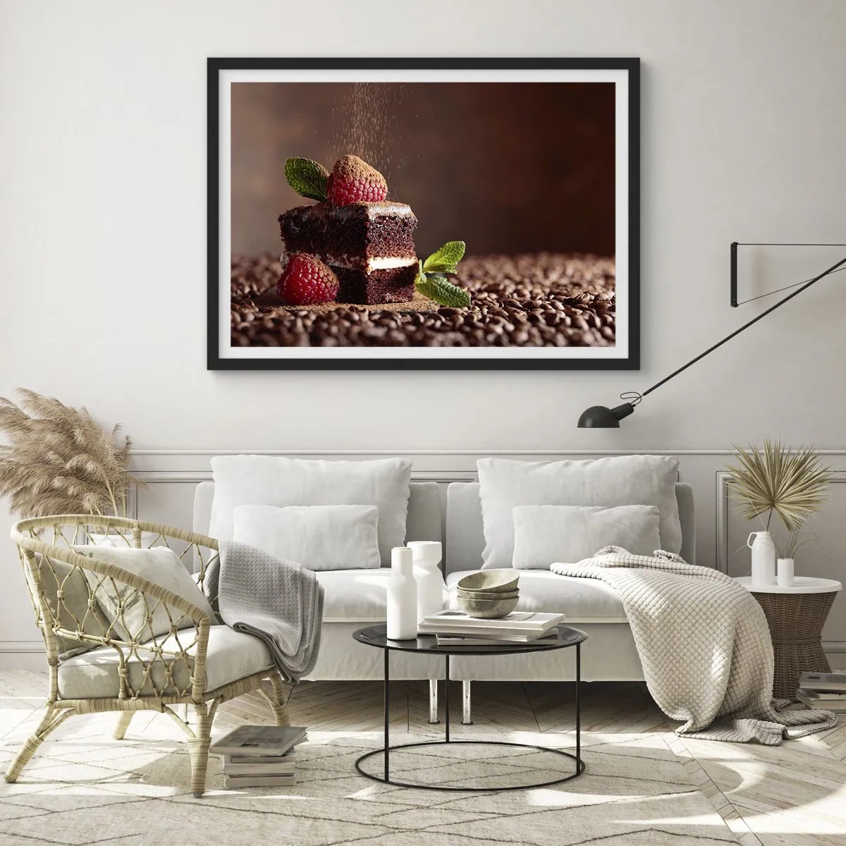Poster in einem schwarzem Rahmen - Schokoladenkuchen mit Himbeeren und Minze auf einem Hintergrund aus Kakaobohnen - 70x50cm - Das Leben ist süß - Moderne Wanddekoration für Wohnzimmer und Schlafzimmer ARTTOR