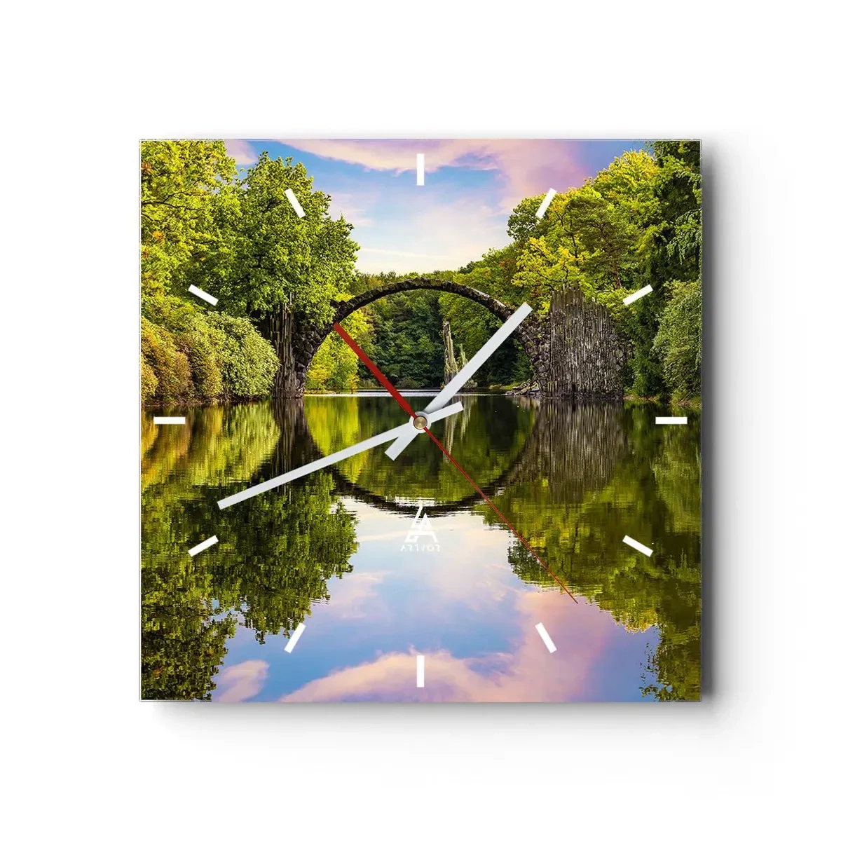 Wanduhr - Glasuhr - Eine Steinbrücke über einen Fluss mit einer perfekten Spiegelung im Wasser - 30x30cm - An der Kreuzung zweier Welten - Moderne Wanddekoration für Wohnzimmer und Schlafzimmer ARTTOR